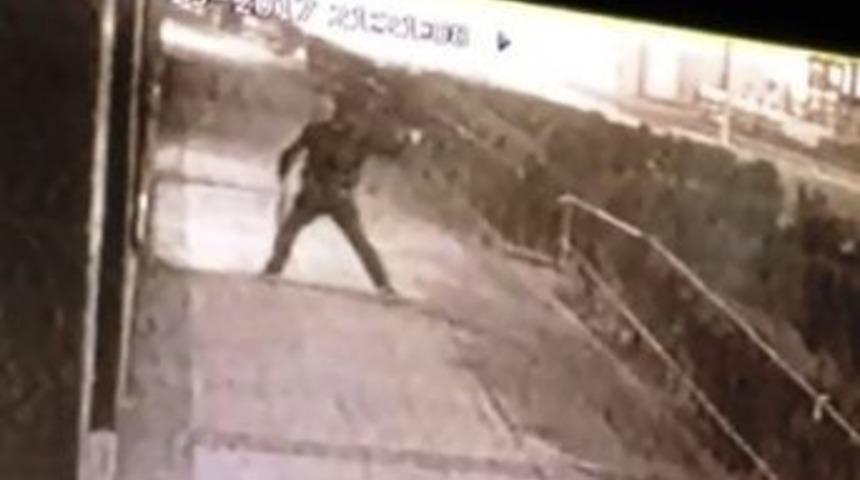 Banka Ve Atm Saldırganı G&uuml;venlik Kamerasında