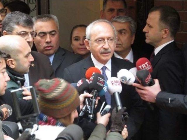 Kılıçdaroğlu Minibüste Saldırıya Uğradığı Belirtilen Başörtülü Genç Kızı Ziyaret Etti