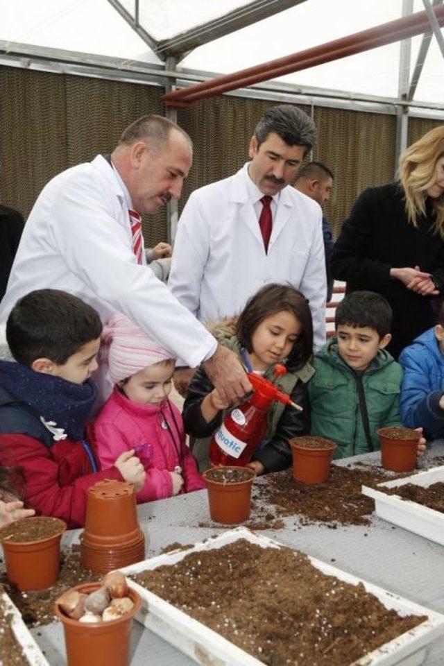 Gölbaşı’da Minik Eller Toprakla Buluştu