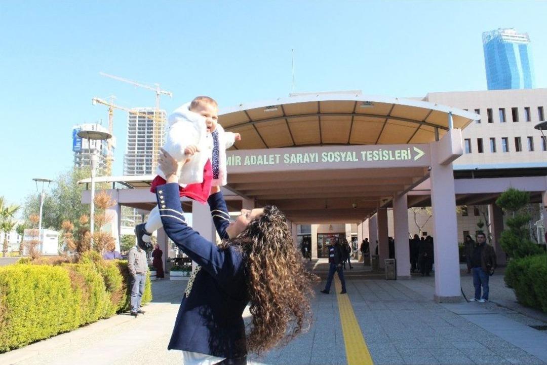 S&uuml;t İzni Davasını Kazanan Bankacı Anne: