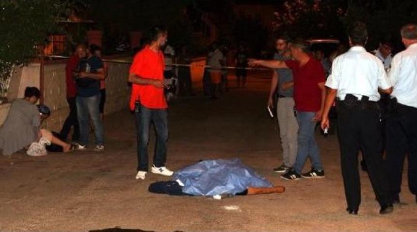 Eş Katili, Bı&ccedil;ağı Domates Biber- Kesmek I&ccedil;in Yanına Almış