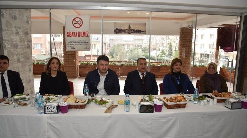 Başkan &Ccedil;er&ccedil;i, Mahalle Başkanlarının Eşleriyle Buluştu