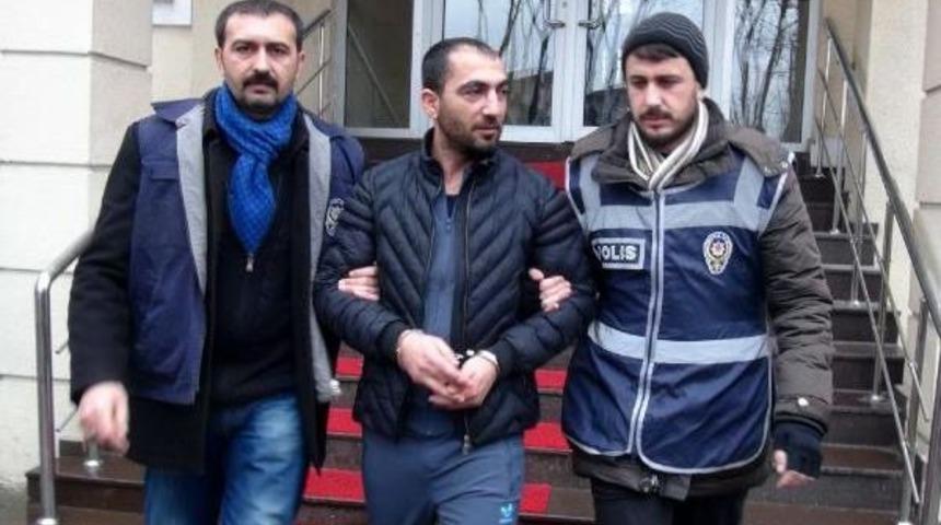 &Ccedil;ıplak Fotoğraflarını &Ccedil;ekip Şantaj Yaptı