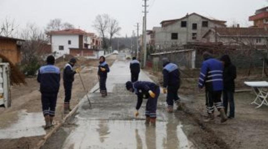 Başiskele&rsquo;de Beton Yol &Ccedil;alışmaları Devam Ediyor