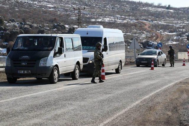 Yolcu Minibüsüne Kurşun İsabet Etti