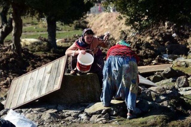 Deprem B&ouml;lgesinde Hayat Normale D&ouml;n&uuml;yor 2