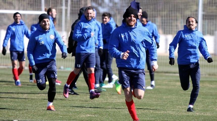 Antalyaspor, Karab&uuml;kspor Hazırlıklarını S&uuml;rd&uuml;r&uuml;yor