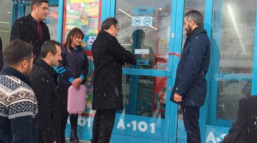 Başkan Vekili Akg&uuml;l&rsquo;dan Market A&ccedil;ılışı