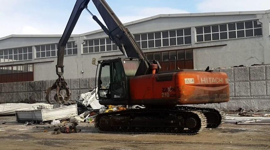 Paletli İş Makinesinin Altında Kalarak Can Verdi