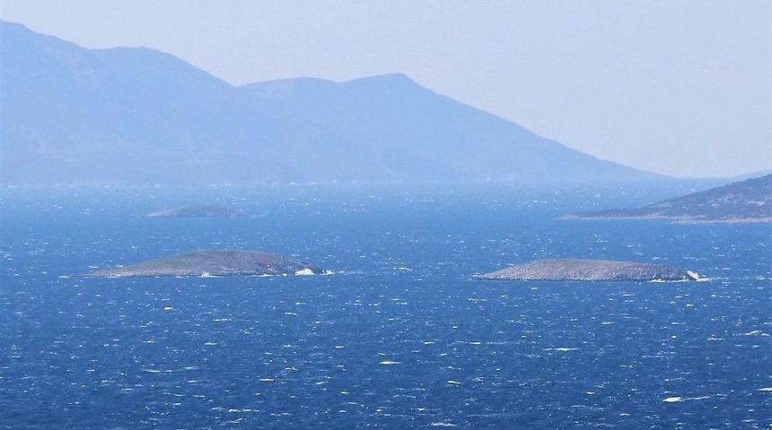 T&uuml;rk Savaş Gemisi Kardak&rsquo;ta