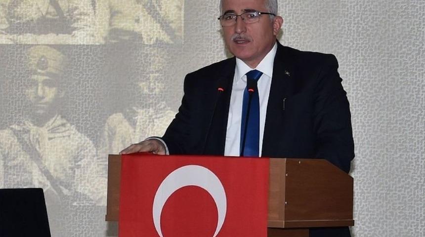 Vali Tuna Kariyer G&uuml;nlerinde &Ouml;ğrencilerle Bir Araya Geldi