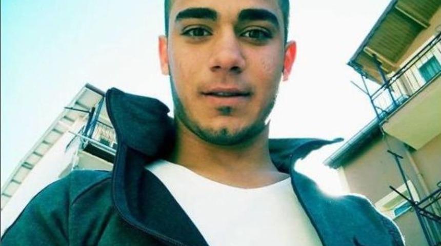 Eski Eşinin Evinin &Ouml;n&uuml;nde Ateş A&ccedil;tı, Yoldan Ge&ccedil;en Genci &Ouml;ld&uuml;rd&uuml;