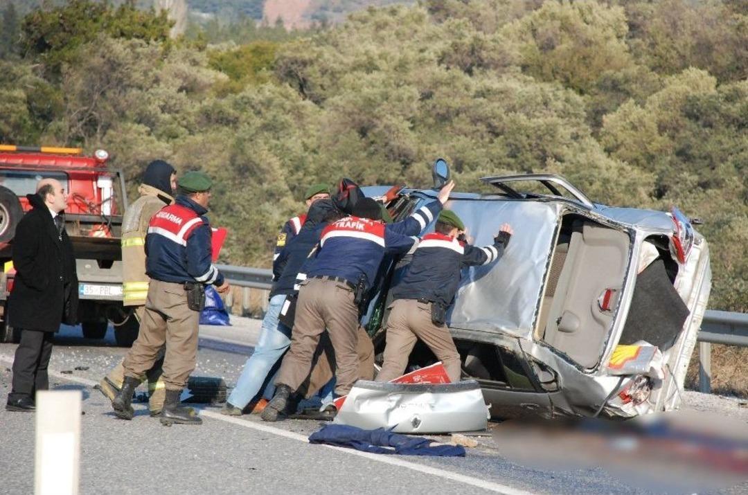 İzmir&rsquo;de Feci Kaza: 1 &Ouml;l&uuml;