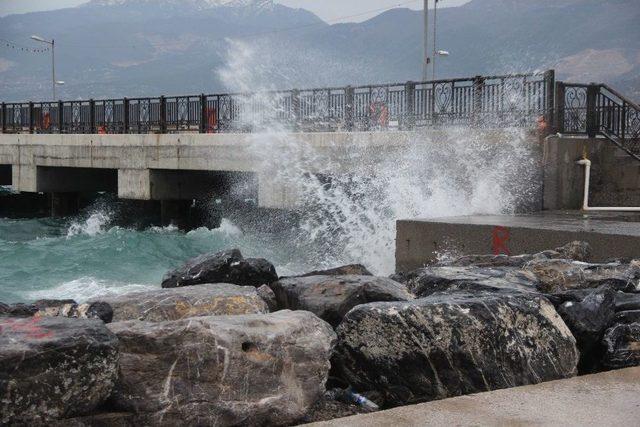 Hatay Valiliğinden Fırtına Uyarısı