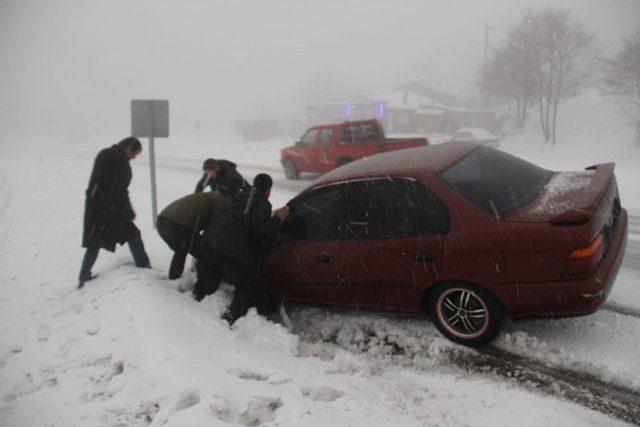 Zonguldak’ta Kar Yağışı Ulaşımı Aksattı