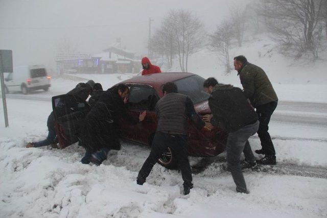 Zonguldak’ta Kar Yağışı Ulaşımı Aksattı