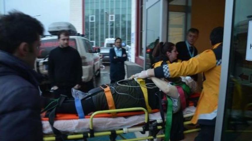 Otomobilin &Ccedil;arptığı Anne &Ouml;ld&uuml;, Kızı Ağır Yaralandı