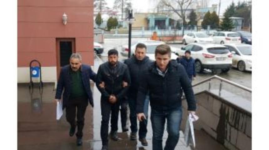 Yaşlı Adamın 171 Bin Dolarını &Ccedil;alan Dolandırıcı Yakalandı