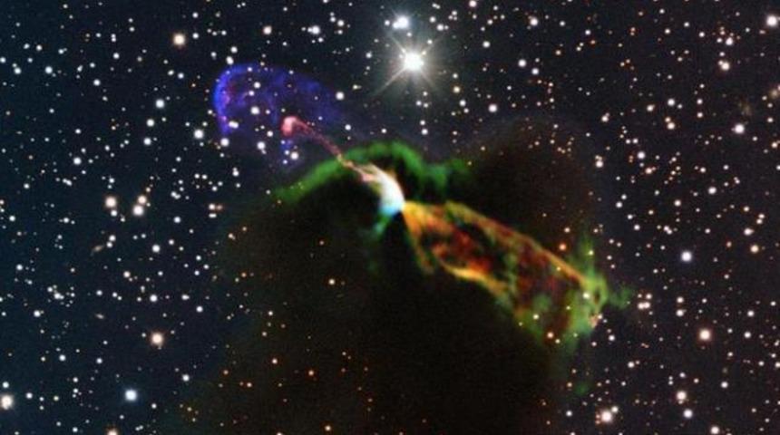 Karanlık bulutların i&ccedil;inde parlayan yıldız