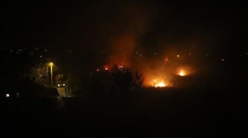 Antalya’Da Çalılık Yangını Korkuttu