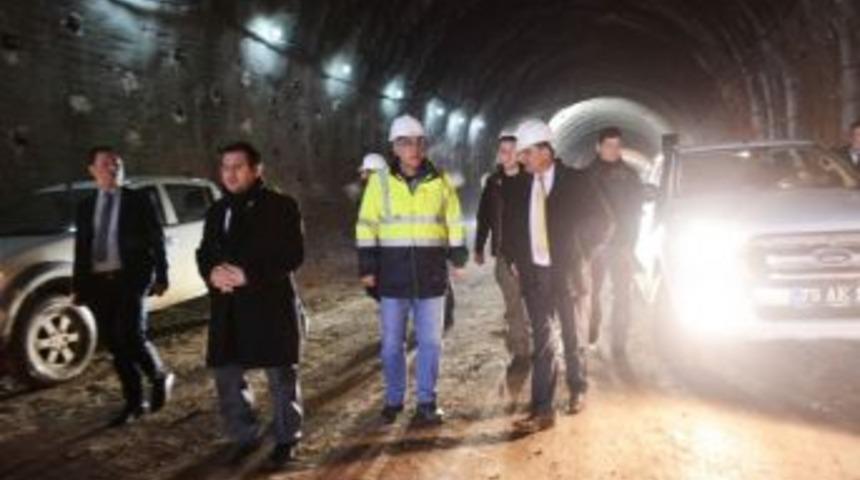 Vali &Ouml;zefe, Bak&uuml;-tiflis-kars Demir İpekyolu İle Mozeret T&uuml;neli İnşaatlarını Denetledi