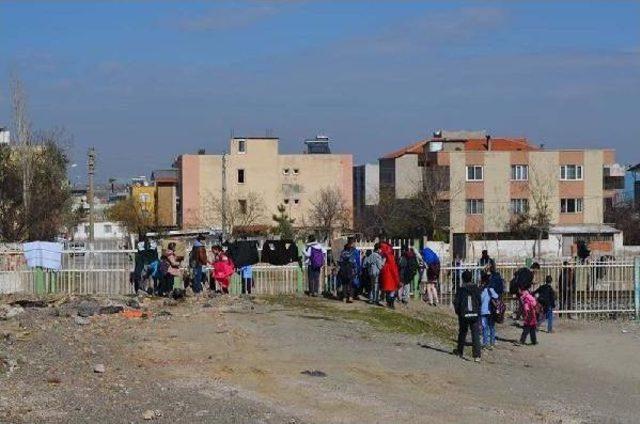 Öğrencilerden Tehlikeli Geçiş