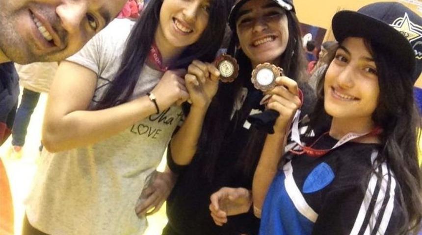 İlk Bayan G&uuml;reş Takımından Derece