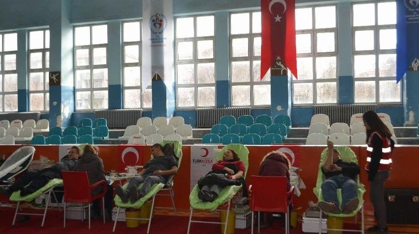 "yardım Sizin Kan&rsquo;ınızda Var" Sloganıyla Kan Bağışı