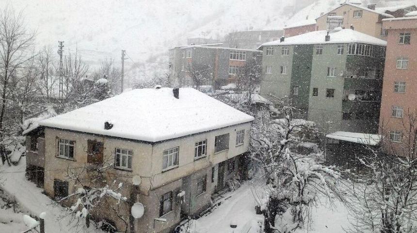 G&uuml;m&uuml;şhane&rsquo;de Kar Yağışı