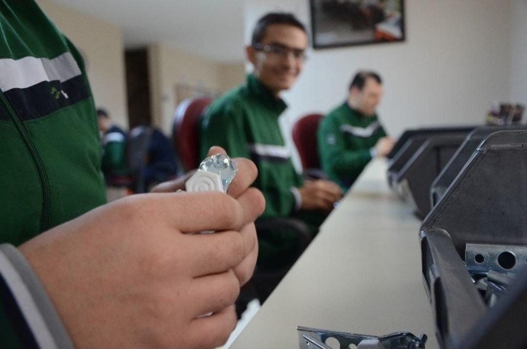 (&ouml;zel Haber) Zihinsel Engelli Bireyler &Uuml;reterek Tedavi Oluyor