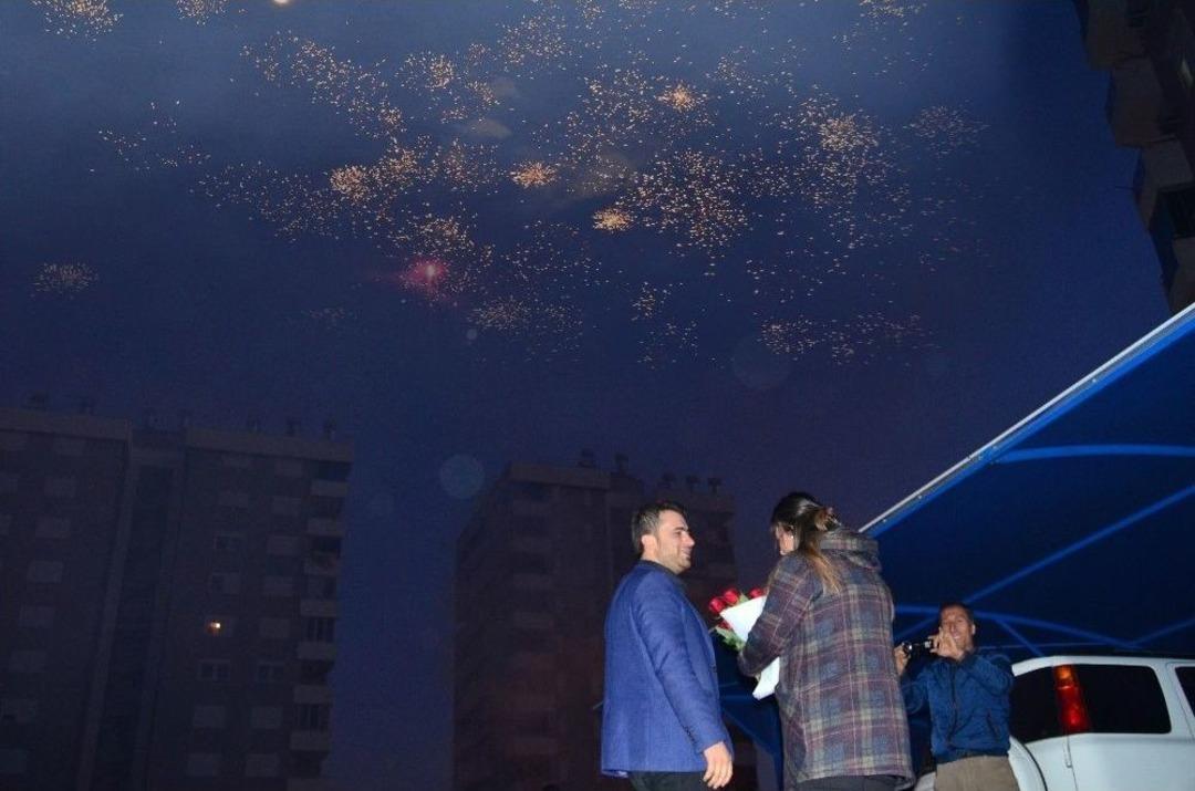 S&uuml;rpriz Evlilik Teklifi Karakolda Son Buldu