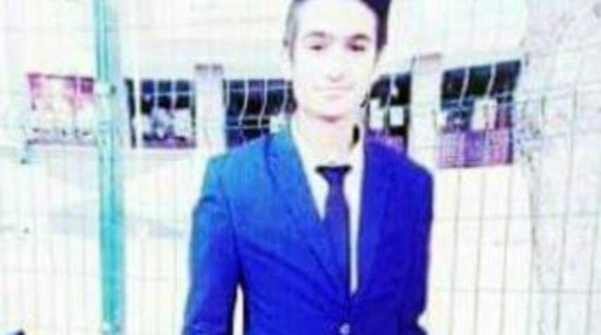 3 G&uuml;nd&uuml;r Okula Gitmiyordu Babasının Tabancasıyla İntihar Etti