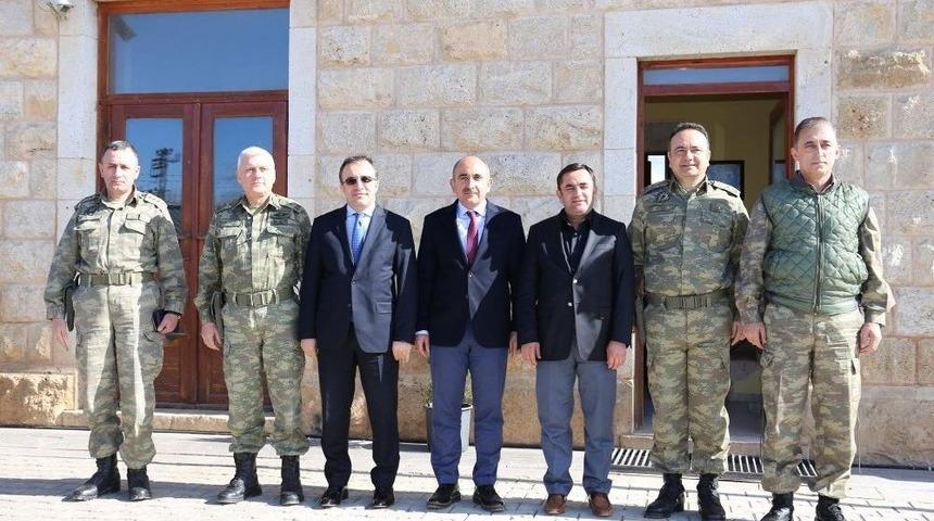 Ev Kadınlarının Yaptığı Atkı Ve Bereler Askerlere Teslim Edildi