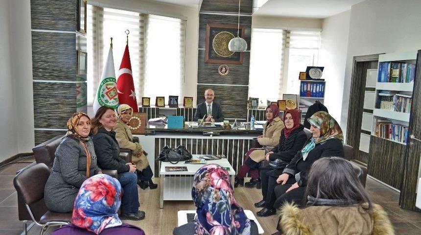 Ak Kadınlardan Başkan G&uuml;lc&uuml;oğlu&rsquo;na Ziyaret