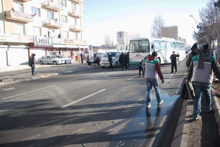 11 Araç Birbirine Girdi, Yardıma 11 Yaşındaki Suriyeli Nurettin Koştu G3