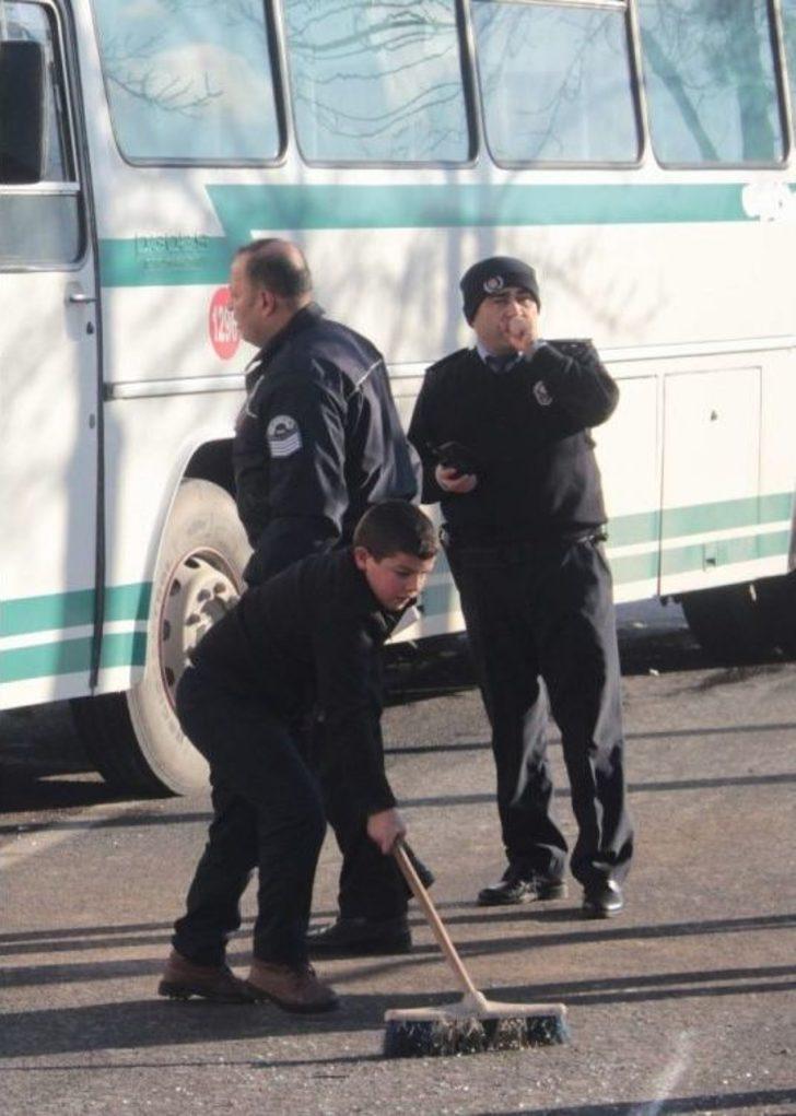 11 Araç Birbirine Girdi, Yardıma 11 Yaşındaki Suriyeli Nurettin Koştu G5