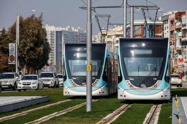 Karşıyaka Tramvayının 17 Aracı Da Geldi