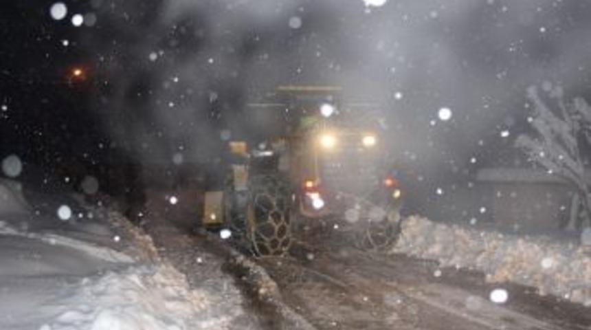 D&uuml;zce&rsquo;de 13 K&ouml;y Yolu Kar Nedeniyle Ulaşıma Kapalı