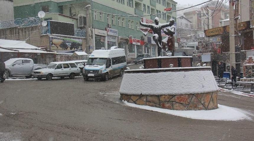 Artvin&rsquo;de 51 K&ouml;y Yolu Ulaşıma Kapandı, 1 İl&ccedil;ede Eğitime Ara Verildi