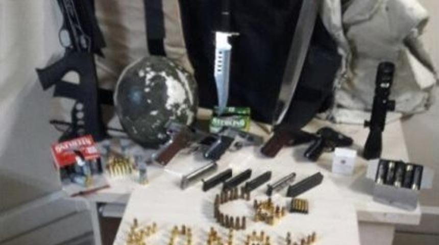 İzmir&rsquo;de Daeş Operasyonu Evden Cephanelik &Ccedil;ıktı