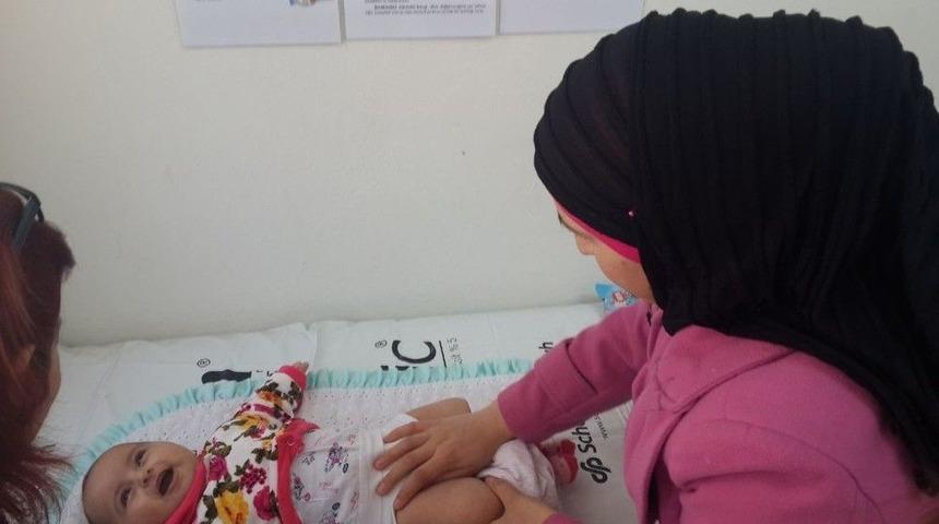 Suriyeli &Ccedil;ocuklara Aşı Uygulaması