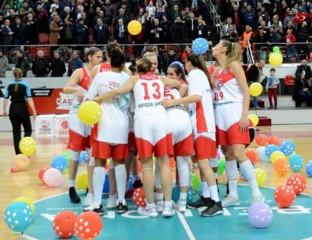 Bellona Agü Spor Yine Final Yolunda