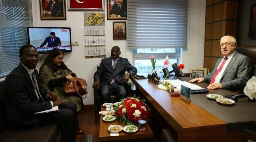 Benin Cumhuriyeti B&uuml;y&uuml;kel&ccedil;isi Gomina&rsquo;dan Milletvekili Ahmet Uzer&rsquo;e Ziyaret