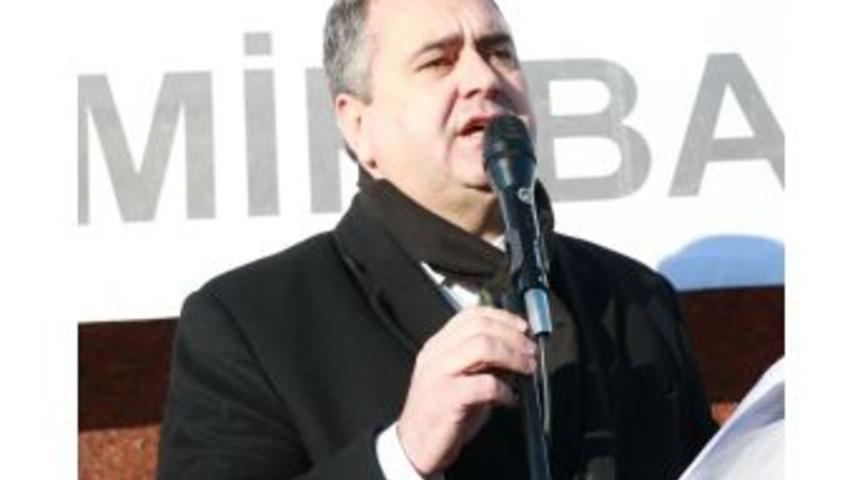 İzmir Barosu Olağan&uuml;st&uuml; Genel Kurula Gidiyor