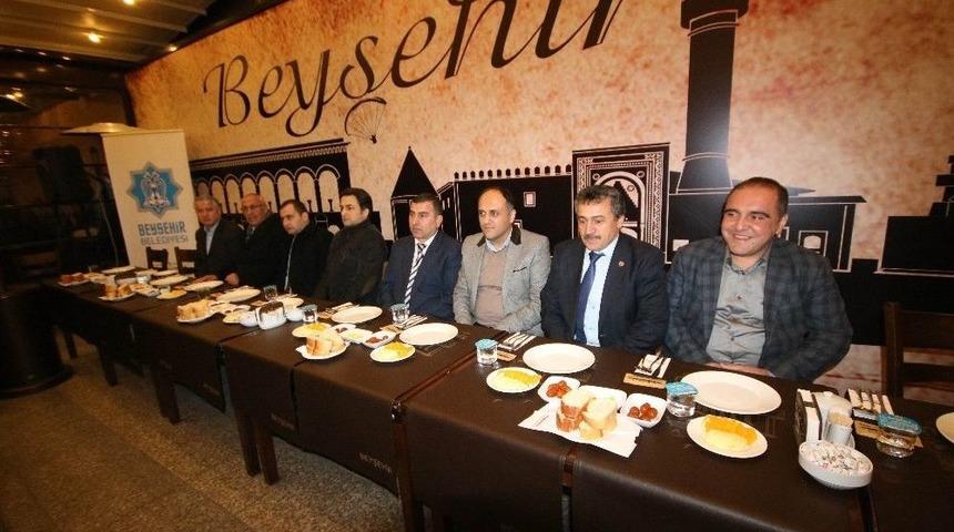 Beyşehir&rsquo;de, 4 İl&ccedil;enin İdareci Ve Muhtarları Bir Araya Geldi