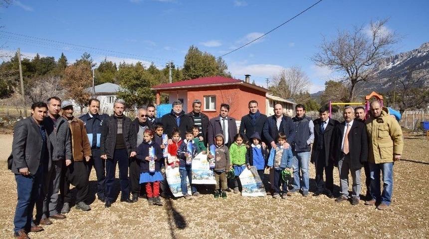 100 K&ouml;y Okuluna 100 K&uuml;t&uuml;phane