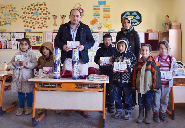 100 K&ouml;y Okuluna 100 K&uuml;t&uuml;phane 1