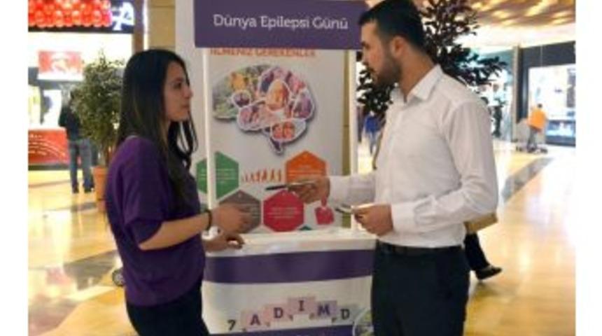 Piazza&rsquo;da Ziyaret&ccedil;iler Epilepsi Hastalığına Karşı Bilgilendirildi