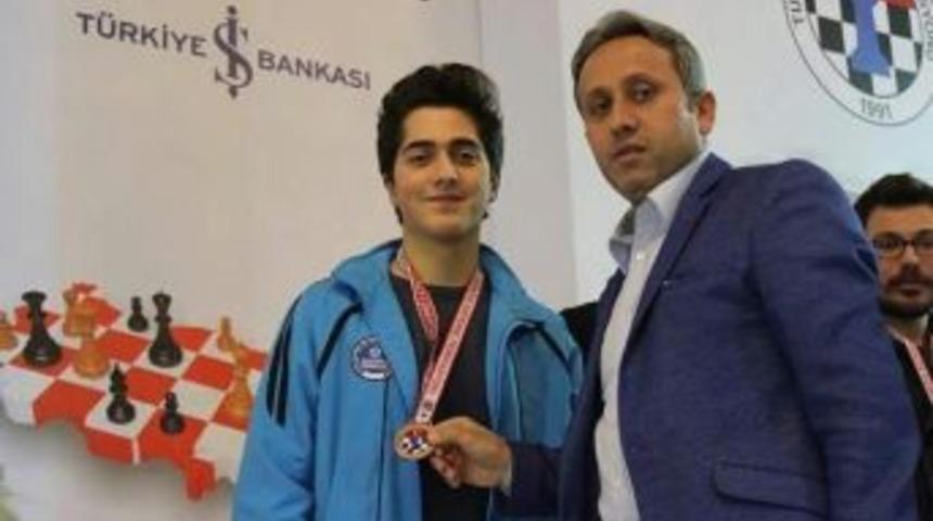 Efe Mert&rsquo;ten İstikrarlı Performans