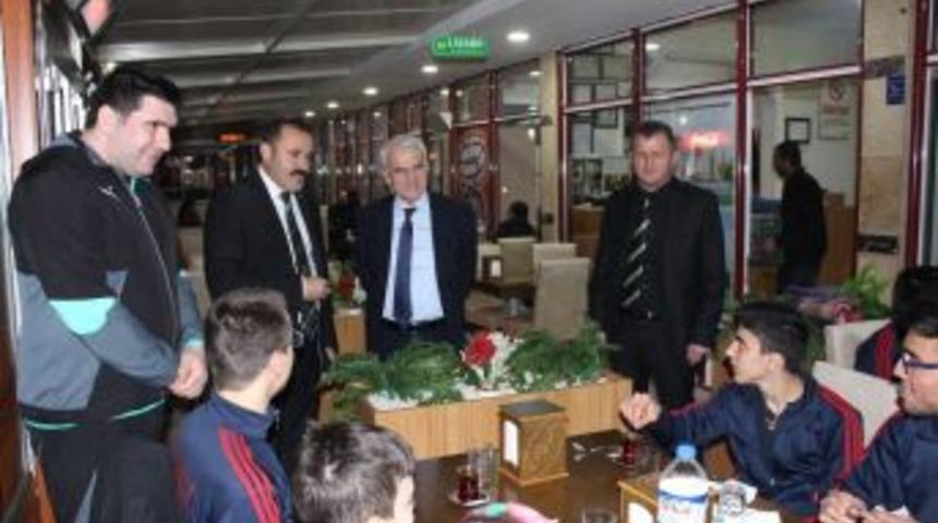 Bedensel Engelli Sporcular Moral Yemeğinde Bir Araya Geldi